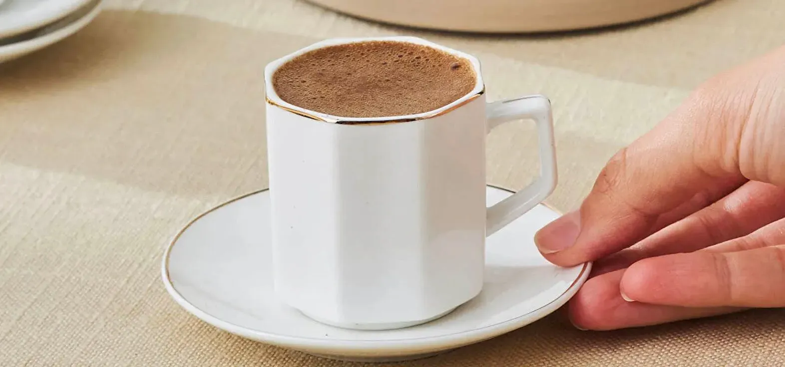 İzmir Bostanlı Kafe | En İyi 3. Nesil Kahveciler ve Mekan Önerileri